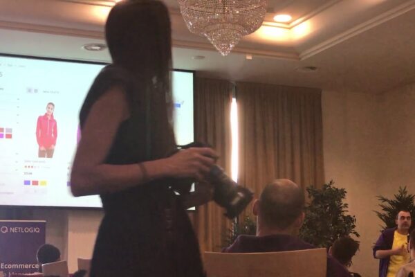 Magento2 vs WooCommerce - Adrian Ilovan/Netlogiq - Meet Magento 2017 Romania