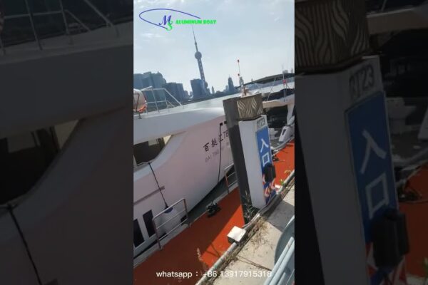 Iahturi de lux acostate în port. | MS Constructii navale