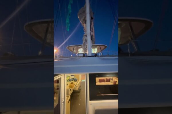Uriașul catamaran Lagoon 60 a fost expus la recentul Festival de Yachting de la Cannes.