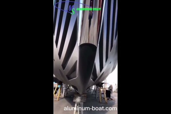 Super Mega Yacht Băieți, vrei să încerci cu familia hahha