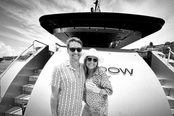 Clubul Superyacht. Charter Yacht, Sydney, Australia. Umbra de superyacht.