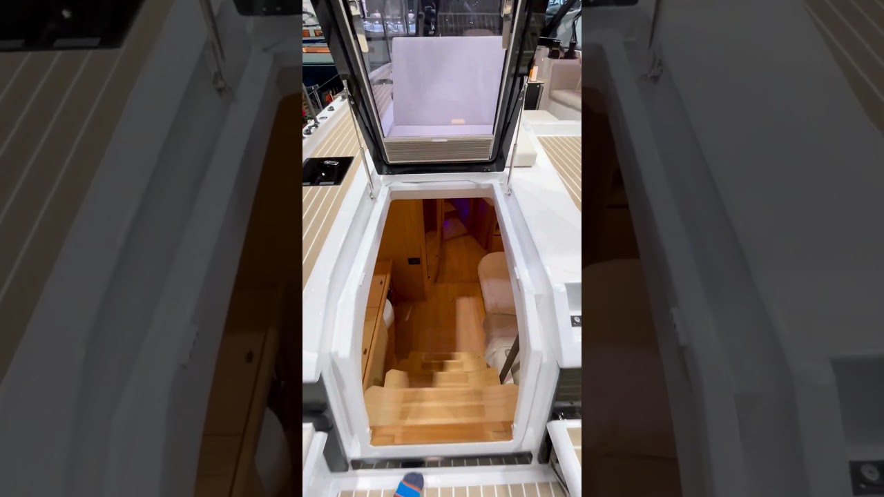 „Este ca un superyacht” - editorul de teste Toby Hodges în Düsseldorf pe noul Wauquiez 55 #BOATSHOW