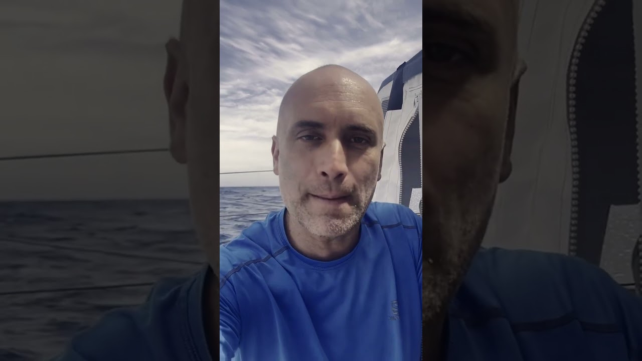 Noua tunsoare pentru Fabrice Amedeo | Vendée Globe 2024