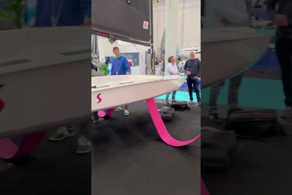 „Puteți experimenta o mulțime de distracții în navigare de unul singur în acest” #Düsseldorf #bootdusseldorf #sailing