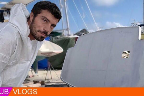 Omul construiește un frumos acoperiș catamaran (cu captură de ploaie)