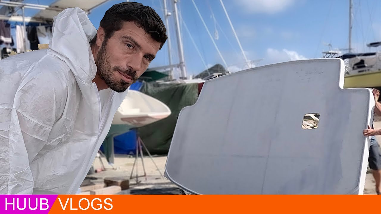 Omul construiește un frumos acoperiș catamaran (cu captură de ploaie)