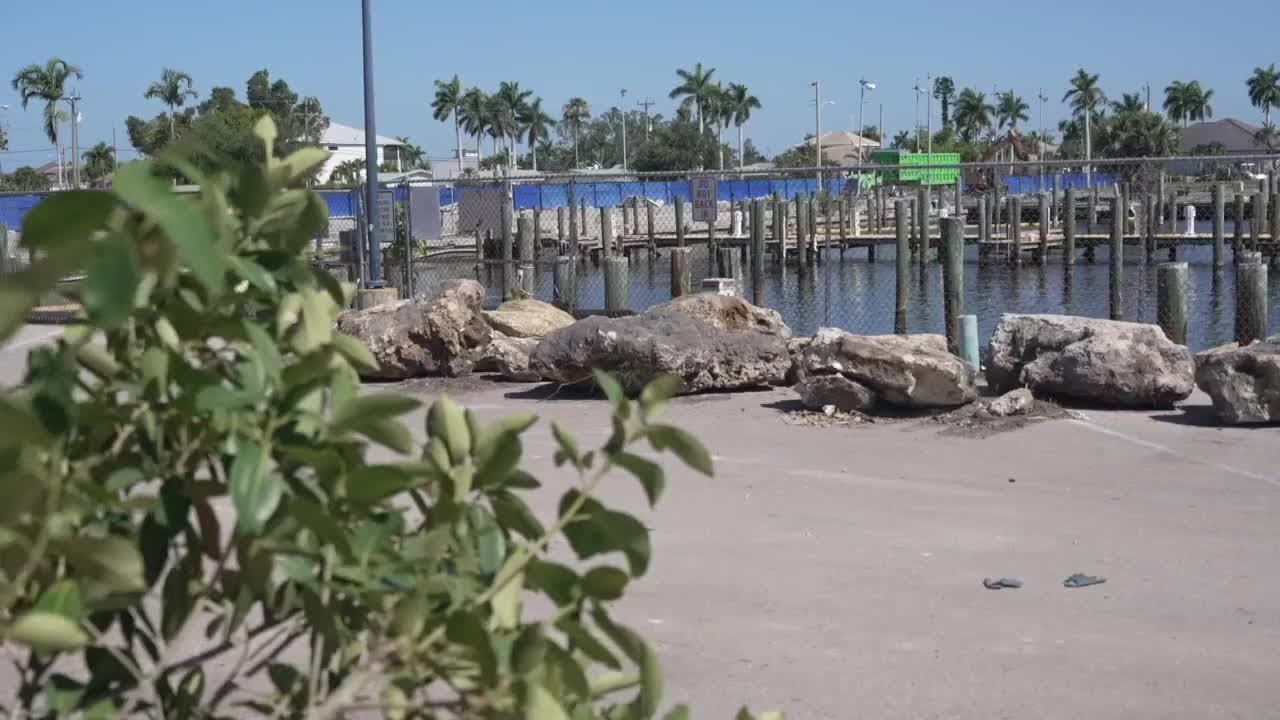 Reparații de mult așteptate la Cape Coral Yacht Club, ținute de probleme de permis