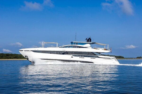 MISTERE YACHT DE VÂNZARE TURĂ | Fort Lauderdale International Boat Show 2024 | Yatco