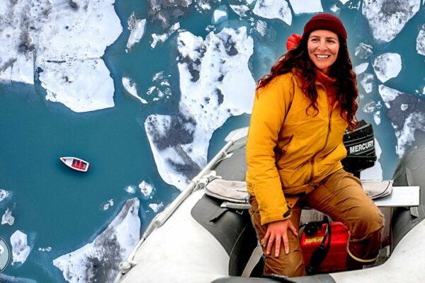 Aventura la distanță la Rare Ice Lagoon! Navigarea Alaska | Allison și James Cruising Alaska
