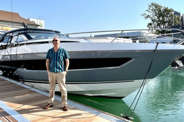 Tur de 1,9 milioane de lire sterline: Sunseeker Superhawk 55
