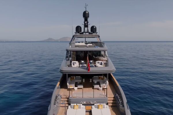 Akula Luxury Charter Yacht de Baglietto