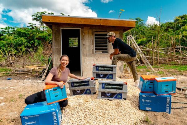 Nu ați văzut niciodată un sistem de putere off-grid așa!