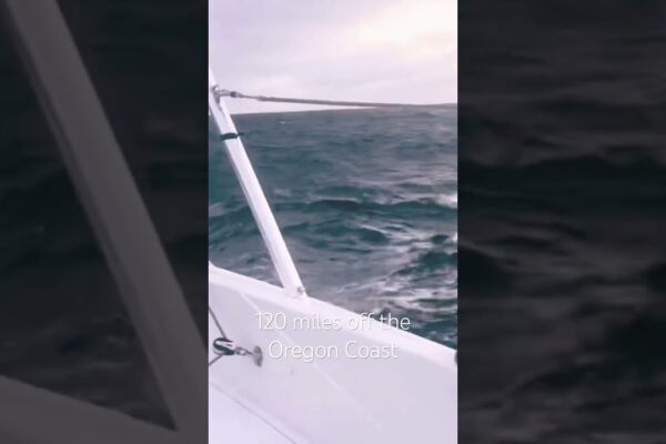 Valuri mari într -o barcă mică #Single Handedsailing #OffShoreSailing #Solosailing #sailing #Waves