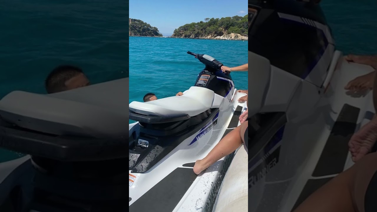 Rezervați acest elegant charter de iahturi în Miami Beach, Florida.