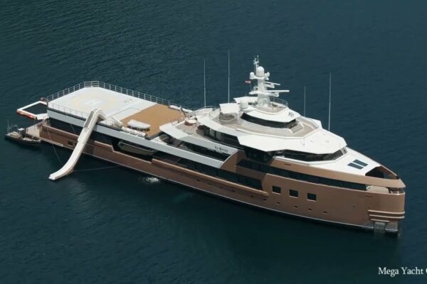 La Datcha Yacht Charter | Experiență de superyacht de lux