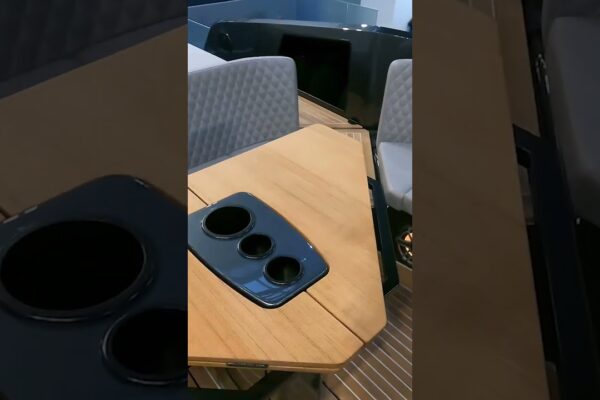 În interiorul celei mai cool Superboat din Europa #Shorts | Barca cu motor și yachting