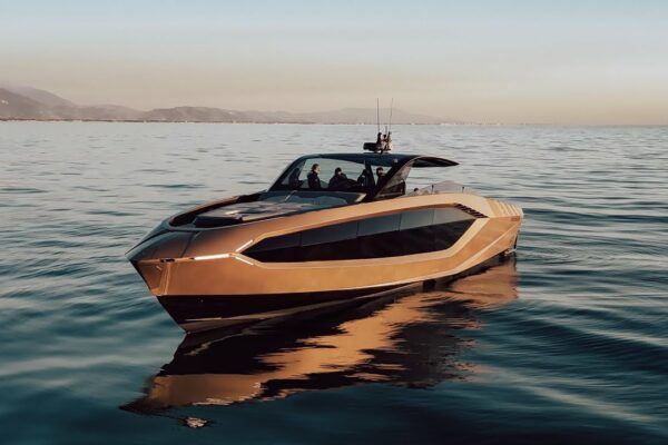Noul meu Yacht Lamborghini 63 - Recenzie
