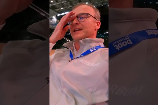 Cât de mișto este această poziție de cârmă pe noul Steeler Beach Club 62 ...? #motorboat #luxurylifestyle