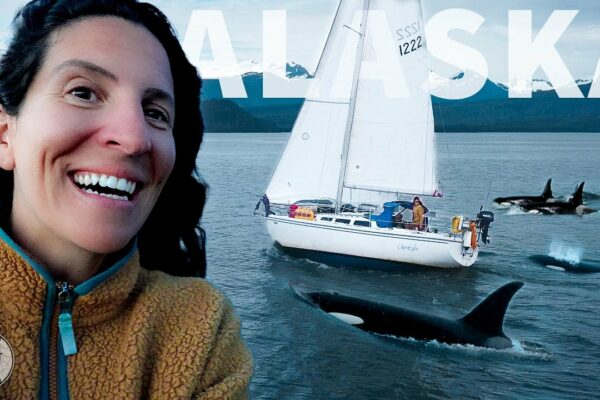 Orcasul ne înconjoară barca! Întâlnire sălbatică neașteptată Navigare în Alaska | Allison & James Sailing S4E15