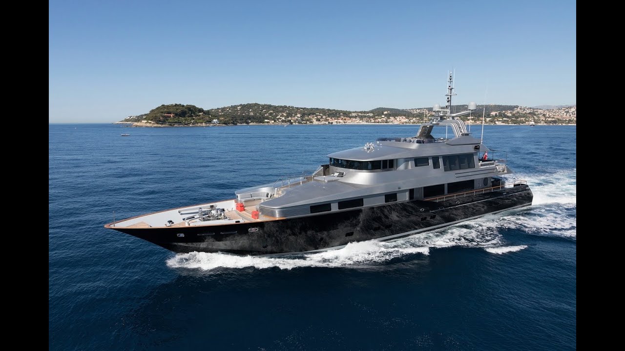 Charter Superyacht Silver Dream cu Burgess în această vară