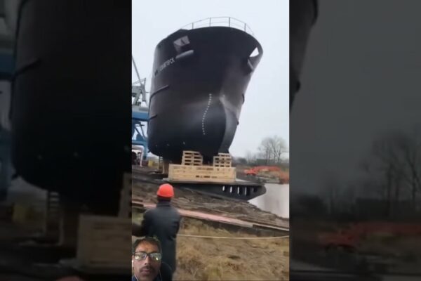 SIP Lansare care aproape Faield #Titanic #Automobile #Ship #Sailing #Crash #ViralShort #MarineService