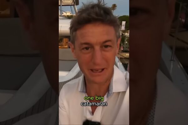 - Este un catamaran mare! - Editorul de teste Toby Hodges, la premiera mondială a Lagoon 60 #yacht