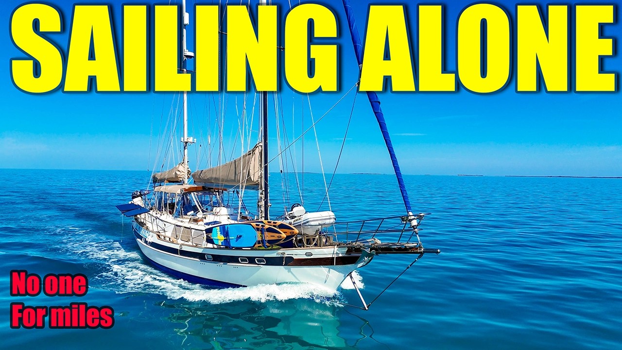 Navigarea solo prin apele calme Bahamas la răsăritul soarelui