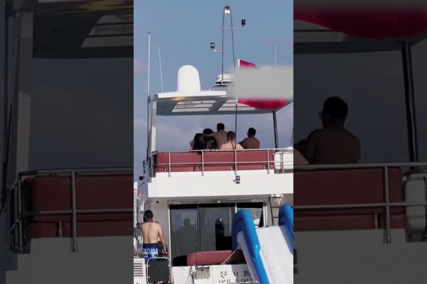 #Hai să împărtășim jumătate din #happiness cu tine #sanya yachting #yachtparty #sanyatravel #sanya: 001