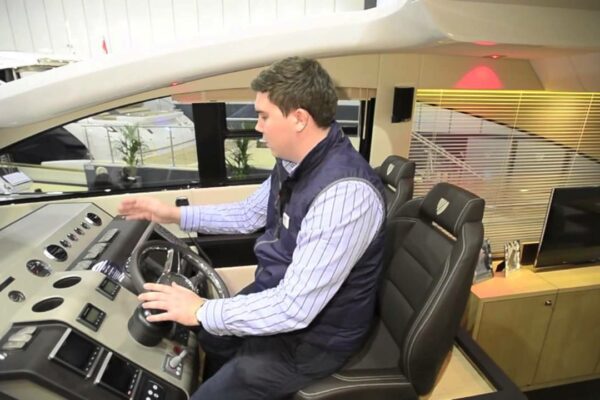 Fairline Targa 48 Gran Turismo de la Motor Boat & Yachting