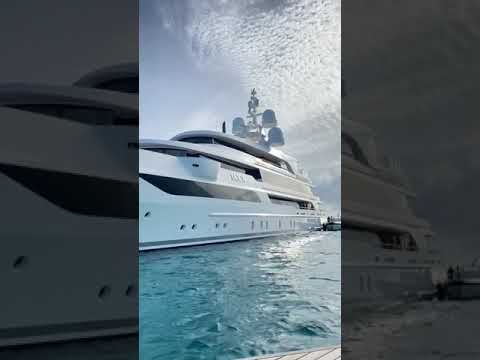 Așteptați până la sfârșit, astfel încât să puteți vedea vizualizarea la piscină pe acest super iaht !!!