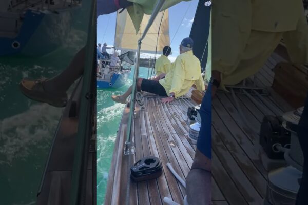 Hei, nu poți face asta ... #Navigare #Automobile #Racing #ClassicBoat