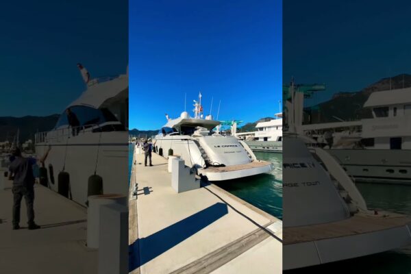 #Shorts | YCML - Le Caprice IV Docking la Yacht Club Marina Loano, Italia