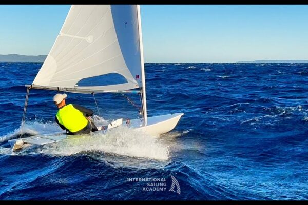 Cum să stăpânești navigarea în jos într -o barcă cu pânze ILCA
