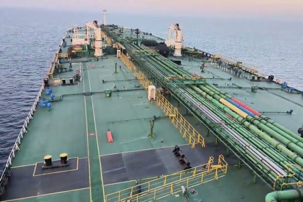 Navigare pe o navă de cisternă uriașă 🚢🌊 #ship #lifeatsea #sailor #cargoship #shipspotter #shipspotting