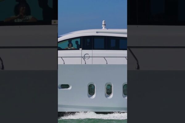 Puneți -vă la aventură! Explorați iahtul Leopard la 31 de metri la Yachtway