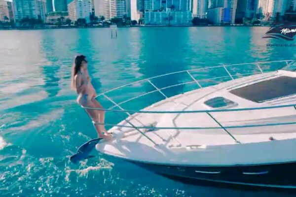 BOAT BOAT MIAMI ÎNCHIRIERI: 45 'Sundancer Party Yacht de Rent Boat în Miami 305-340-6959