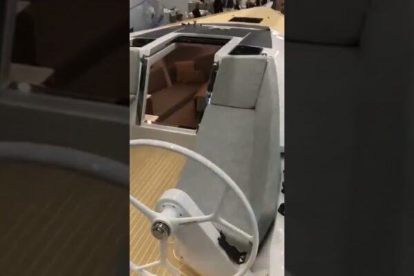 „Uite cât de largă este!” #luxuryyachtlife #luxuryyachts #yachting #yachtlife #sailingyacht #sailing