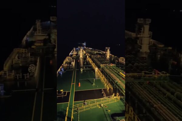 Navigare noaptea #ship #lifeatsea #sailor #sailorLife #shipspotter #shiplife #cargoship #navy