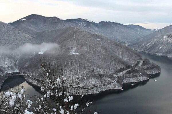 Lacul Tarnita iarna