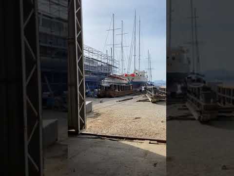 Aruncați o privire de pe șantierul naval #shipyard #Pontoonboat #Shorts