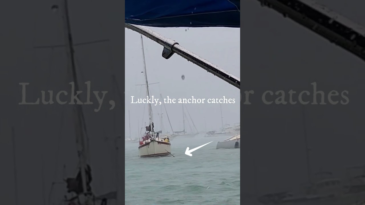 Uraganul Idalia este aici !! O barcă care se mătura de vânturile puternice. #Shorts #sailinghorus