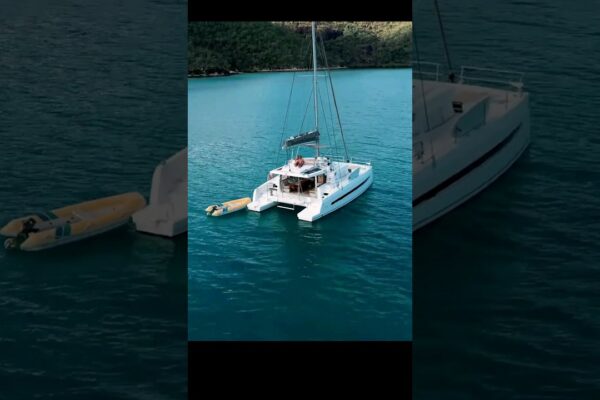 Conduceți 🌎 cu o lagună 43 😍 #sailing #sailingshorts #lagoon