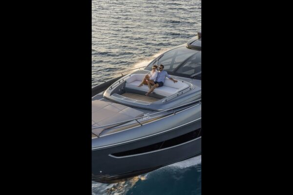 Yacht de lux - Riva 76 'Perseo Super: cel mai elegant sportiv pe apă - Ferretti Group