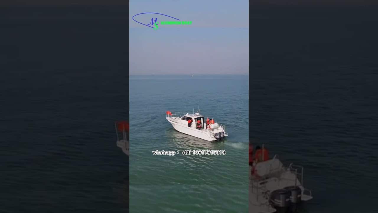 Barcă de pescuit de 11,5 m lungime, 3,18 m lățime, cu motoare gemene de 250 CP, viteză 38-40 noduri. | MS Shipbuilding