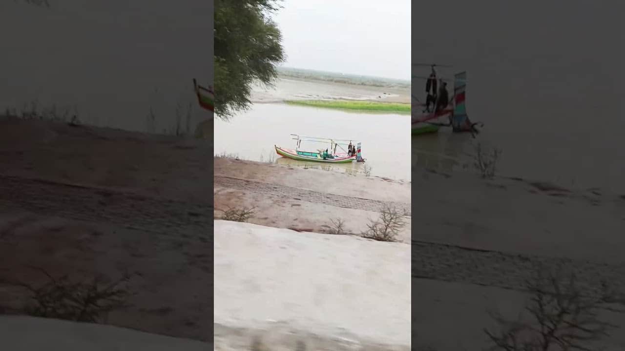 Darya Pe Boats Dekhi #youtubeshorts #funny #pakistanivlooggers #comedy #viralshortsvideo