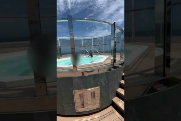 Yacht Club MSC Seashore: Piscina e Solarium. #pantaloni scurţi