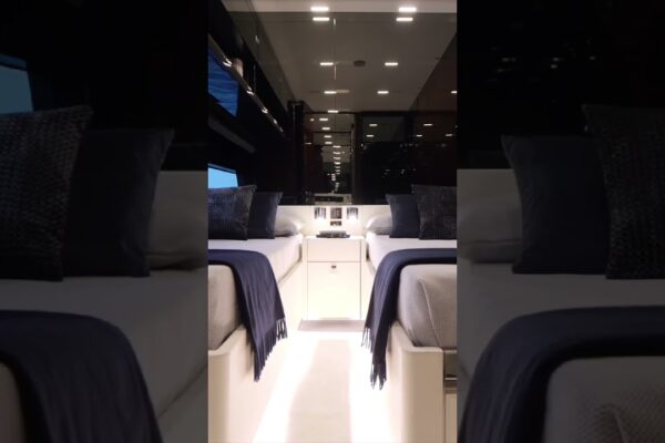 Yacht de lux - Riva 88 'Folgore: Comfort, estetică și amenajare - Grupul Ferretti