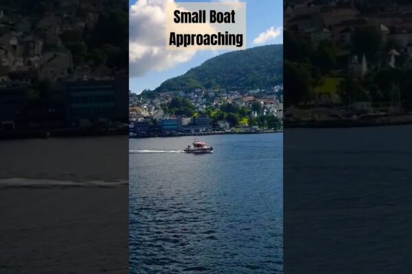Barcă mică care se apropie de #Boat #Ship #Viral #TrendingShorts #Shorts #Sailor #SeaMan