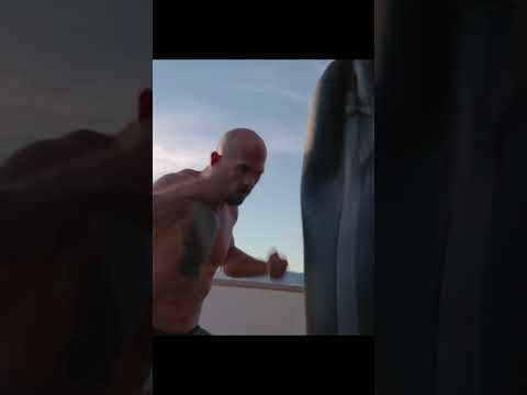 Andrew Tate se antrenează la un iaht