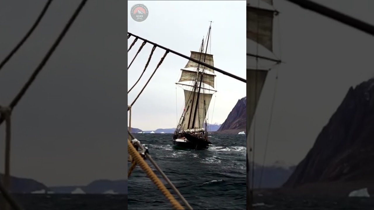 Barca de dans navigând pe mare seara #Shorts